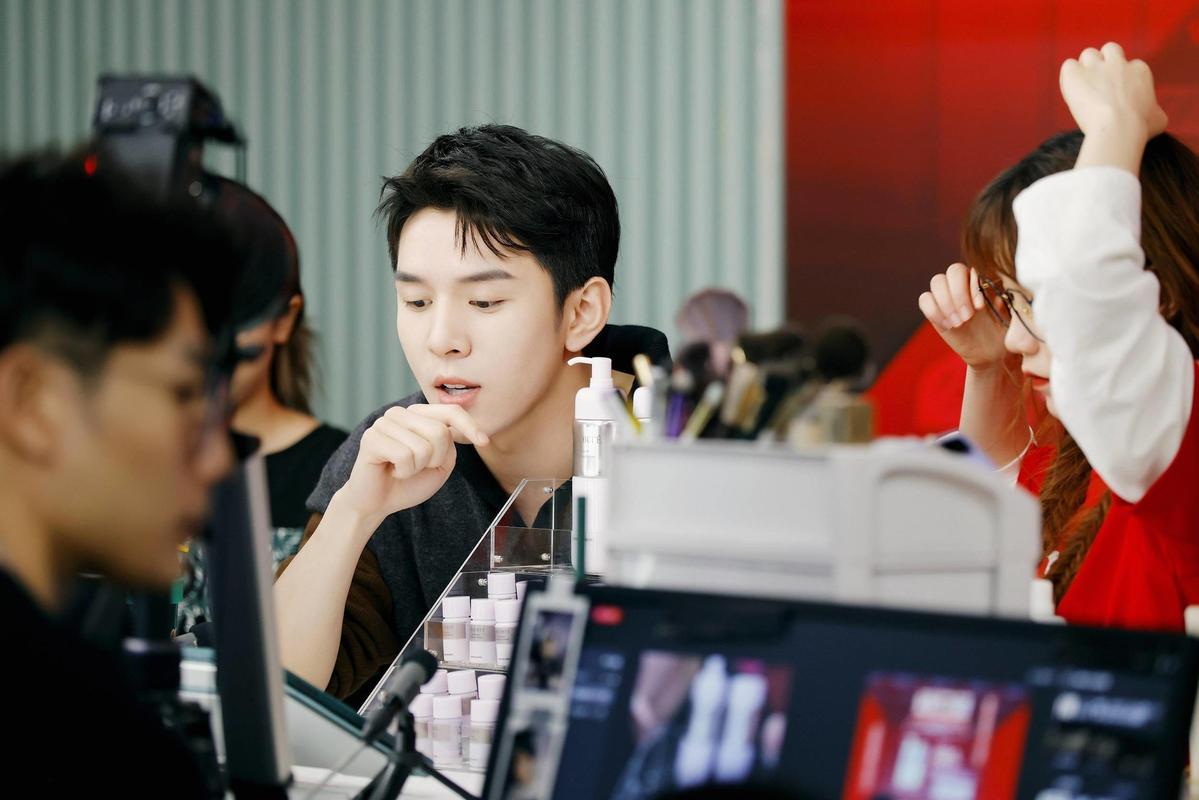 网上直播名人_网络直播带货名人排名_网购名人直播