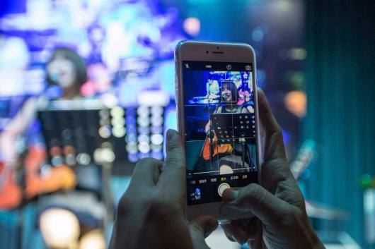 揭秘直播圈那些事儿:大牌主播一场带货几个亿,规模超千亿