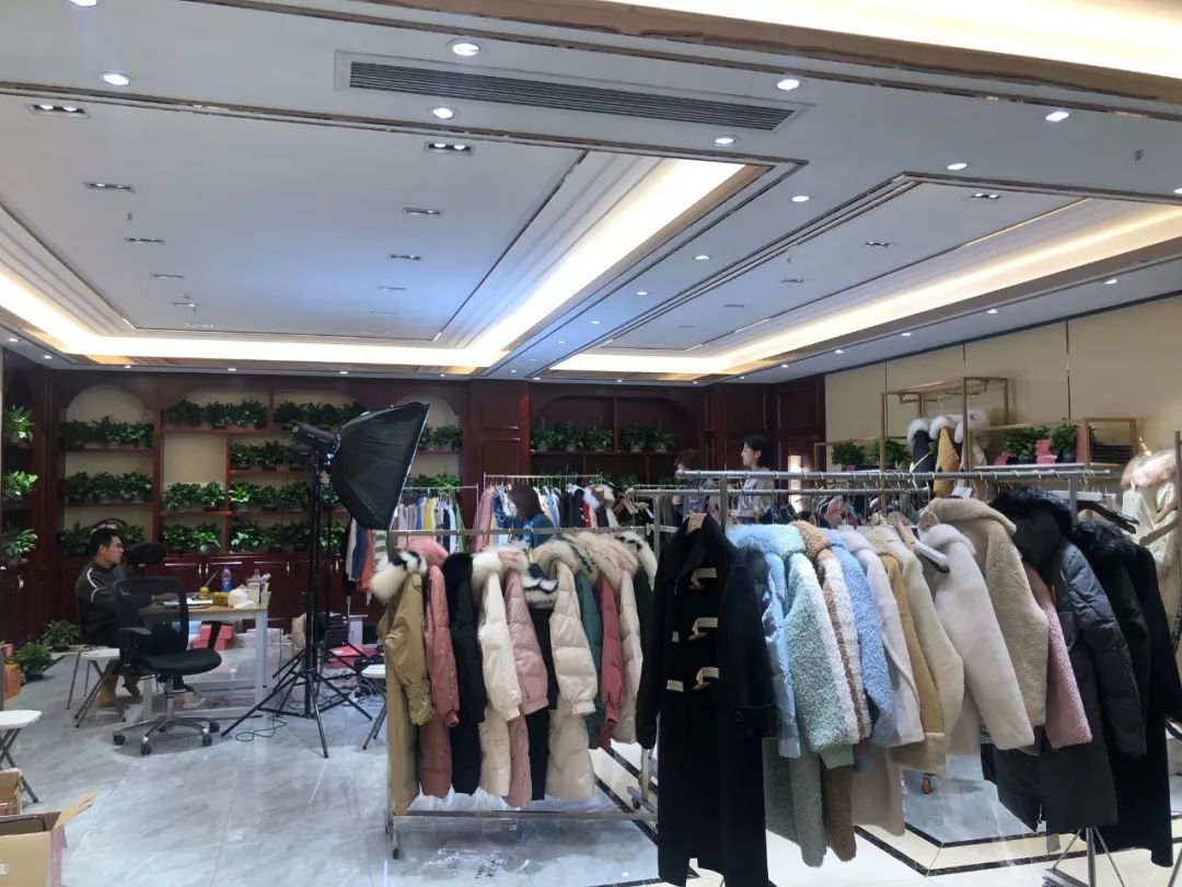 抖音前十带货主播_快手直播电商_九堡服装直播基地