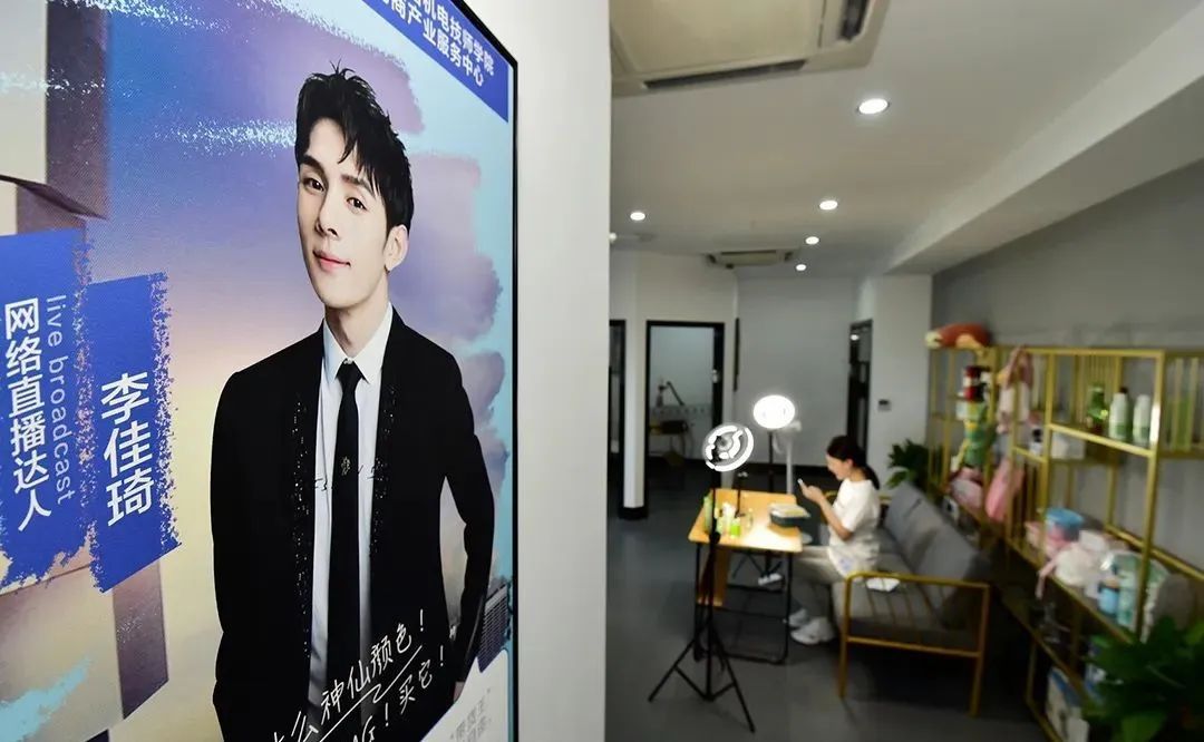 直播电商十年巨变：个体力量爆发，如何抓住流量与财富新机遇？