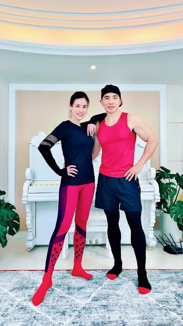 刘畊宏夫妻淘宝首播，揭秘双十一新格局！主播齐聚，电商风云再起？