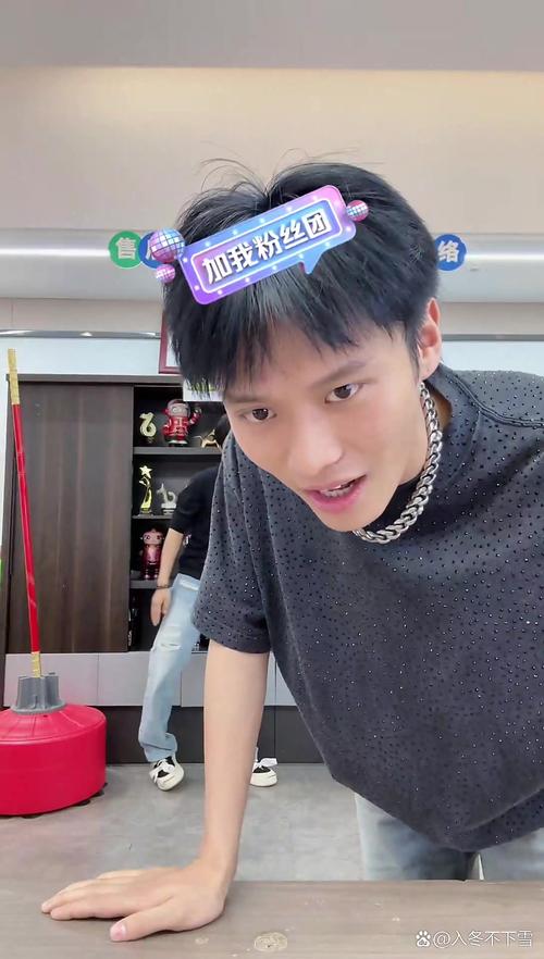 抖音十大头部网红格局生变！疯狂小杨哥、东方甄选、广东夫妇领跑，直播带货案例解析