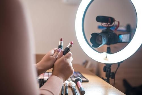 快手直播带货佣金比例_直播带货法律风险_直播带货商家纠纷