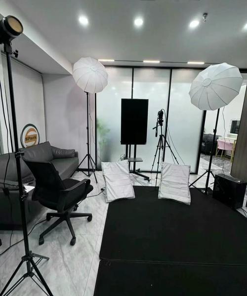 直播带货需要啥资质？10人团队100万资金，线上省钱线下费设备